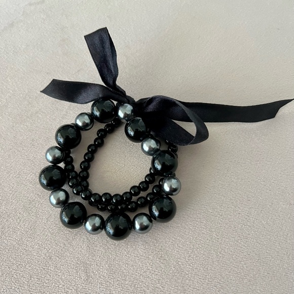Fashion bracelet pearl finish stretchable, bow ribbon. - Picture 2 of 3